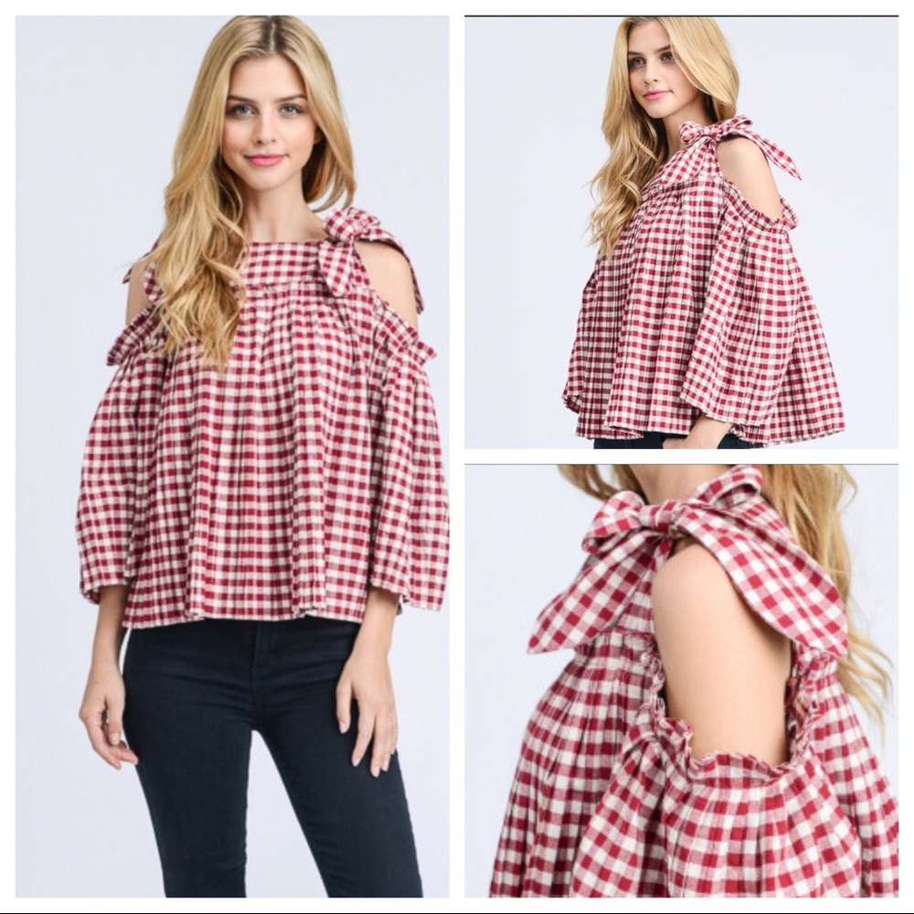 DOE  AND RAE OFF THE SHOULDER TOPS NWT LARGE